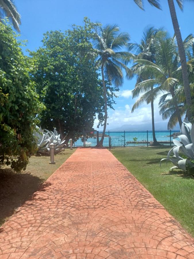 Superbe Appartement En Duplex En Residence - Caye D'Argent Ле-Гозье Экстерьер фото